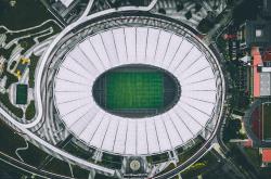 爱游戏-纽约的坚韧与杭州的遗憾，尼克斯决胜局带走广厦，西决生死战铸就经典