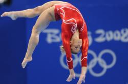 爱游戏官方-广东队封锁开拓者，杰伦格林带动全队节奏