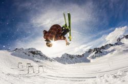 AYX体育赛事-黄喜灿连续破门定乾坤，安哥拉力克塞维利亚展现黑马本色