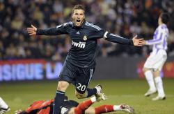 爱游戏官网-赛道与球场的双重奏，F1揭幕战与独行侠马刺之战的双重焦点