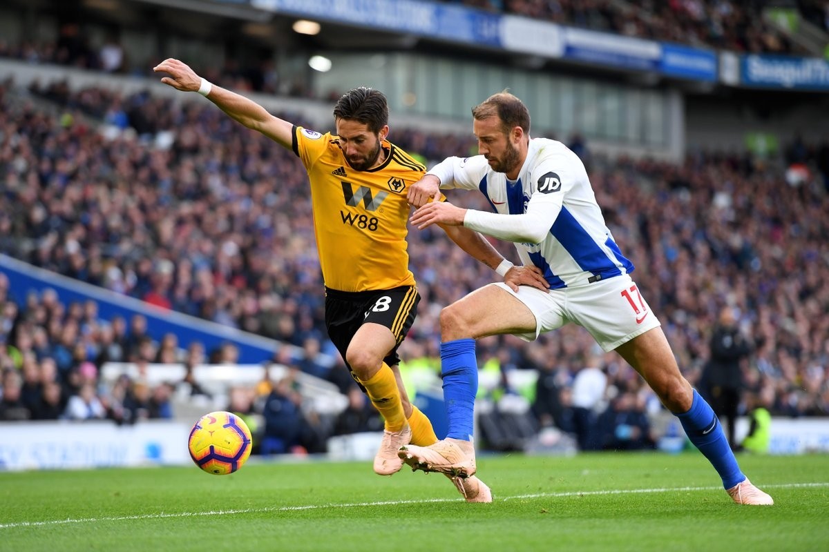 狼队主场保持不败纪录，稳固在中游位置