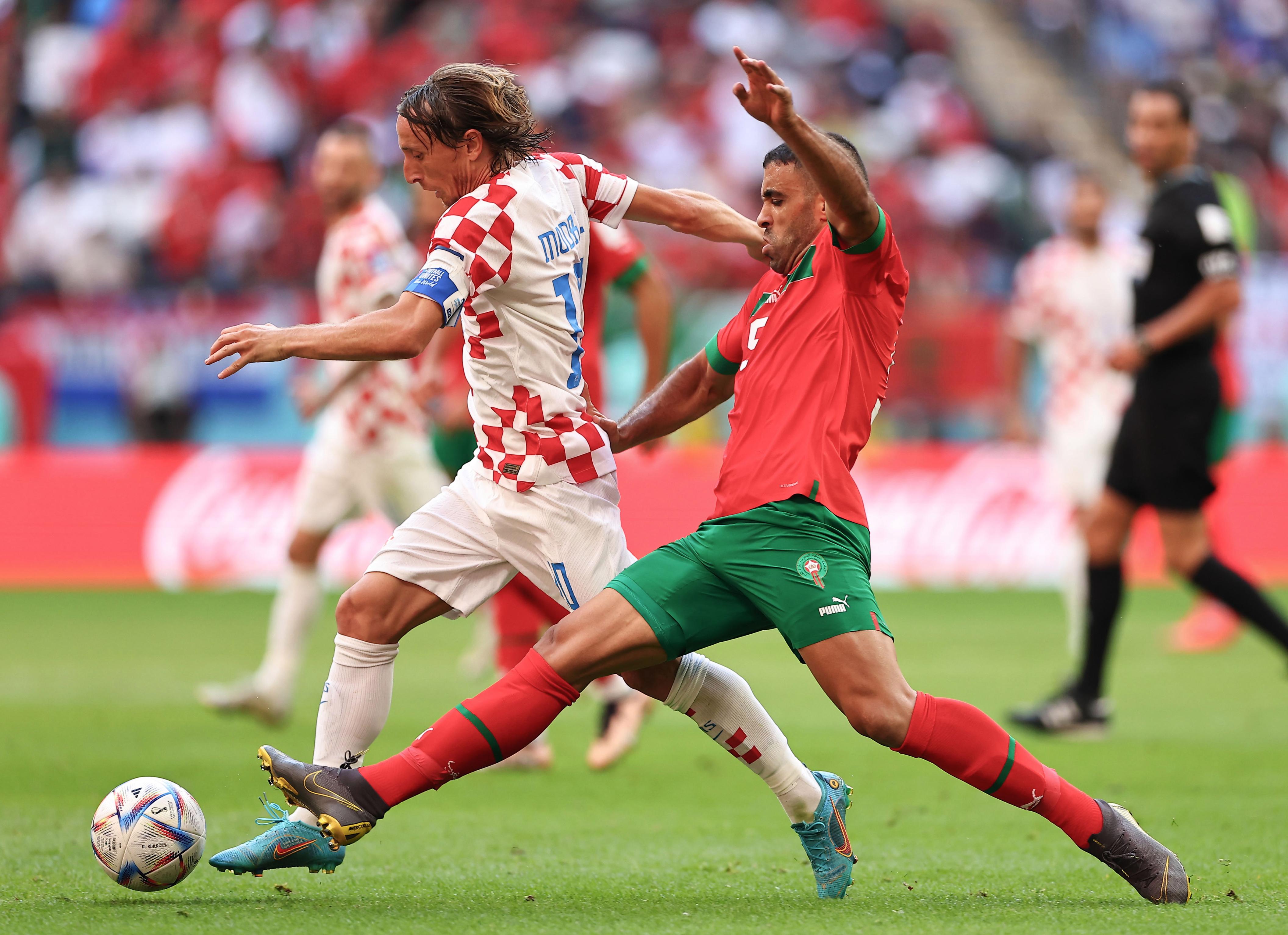 克罗地亚队经过激烈的比赛晋级下一轮