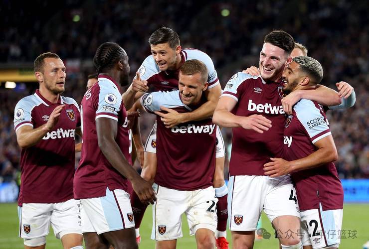 包含利兹联主场大败，保级形势日益严峻的词条