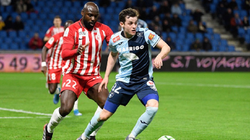 朗斯主场战胜尼姆，保持不败纪录