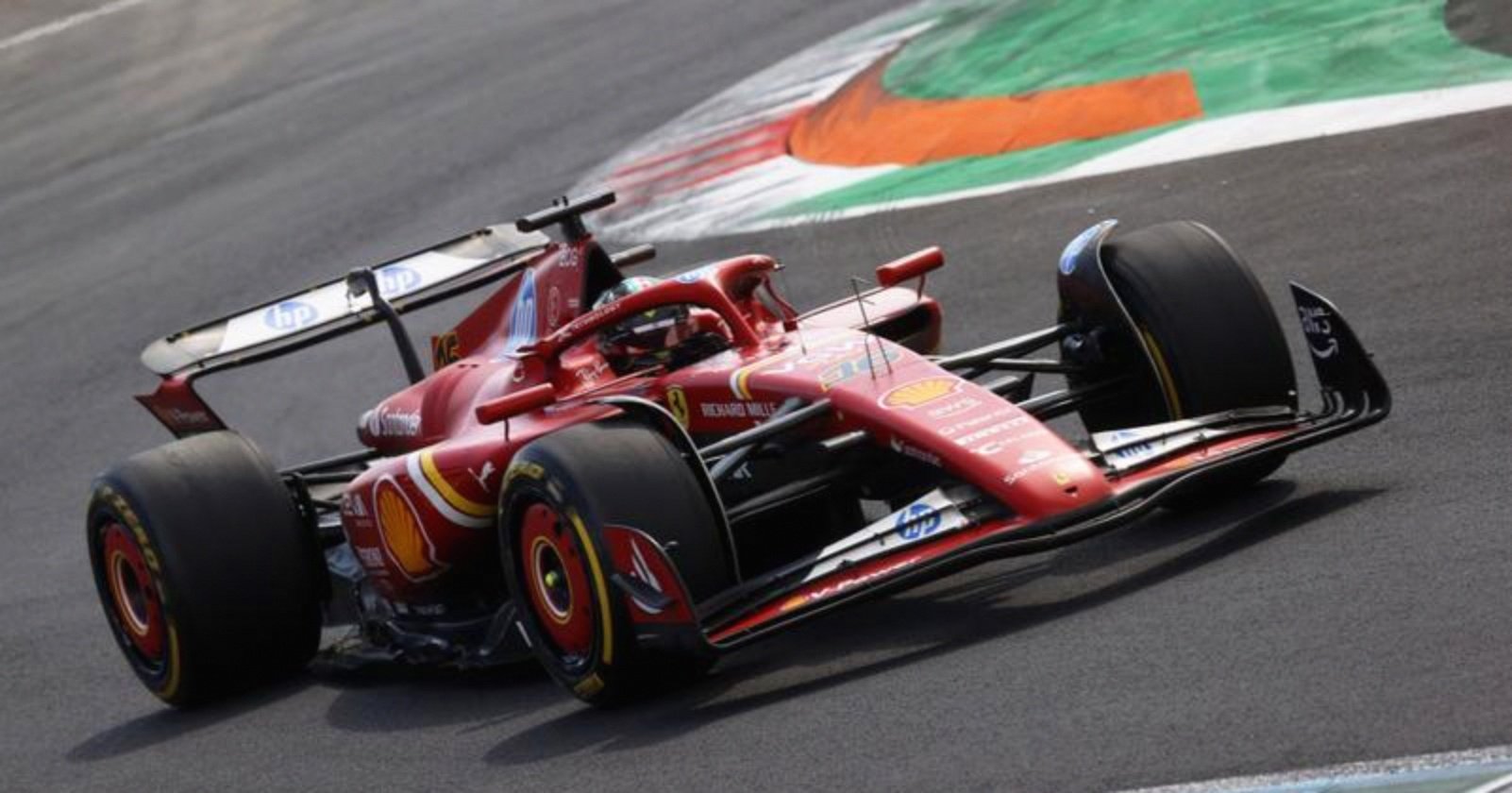 包含梅赛德斯绝杀红牛车队，勒克莱尔统治全场的词条