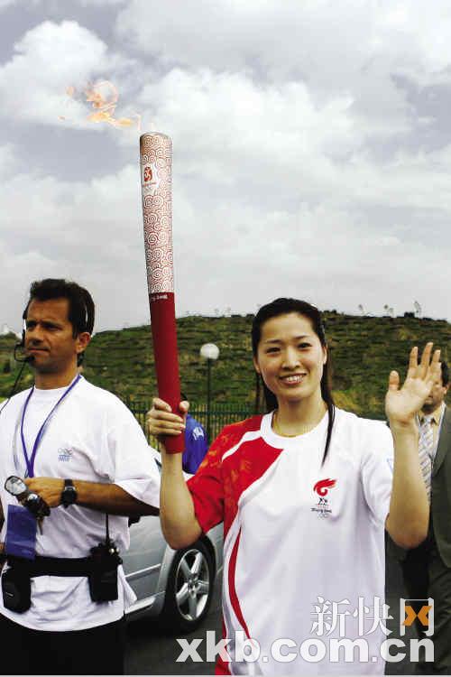 希腊举重选手创造历史记录 希腊举重选手创造历史记录