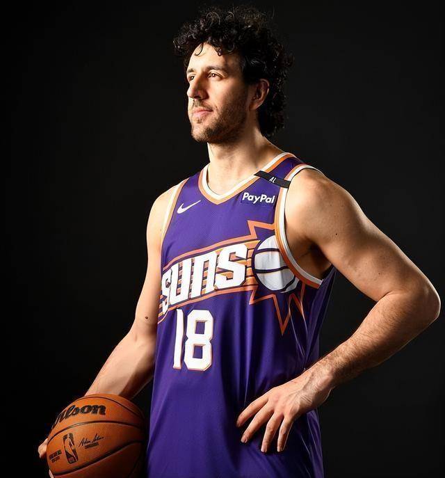 太阳队主场告捷，球员表现出色引人瞩目的简单介绍