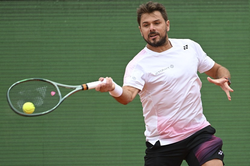 关于美国网球队力克法国网球队，瓦林卡统治全场的信息