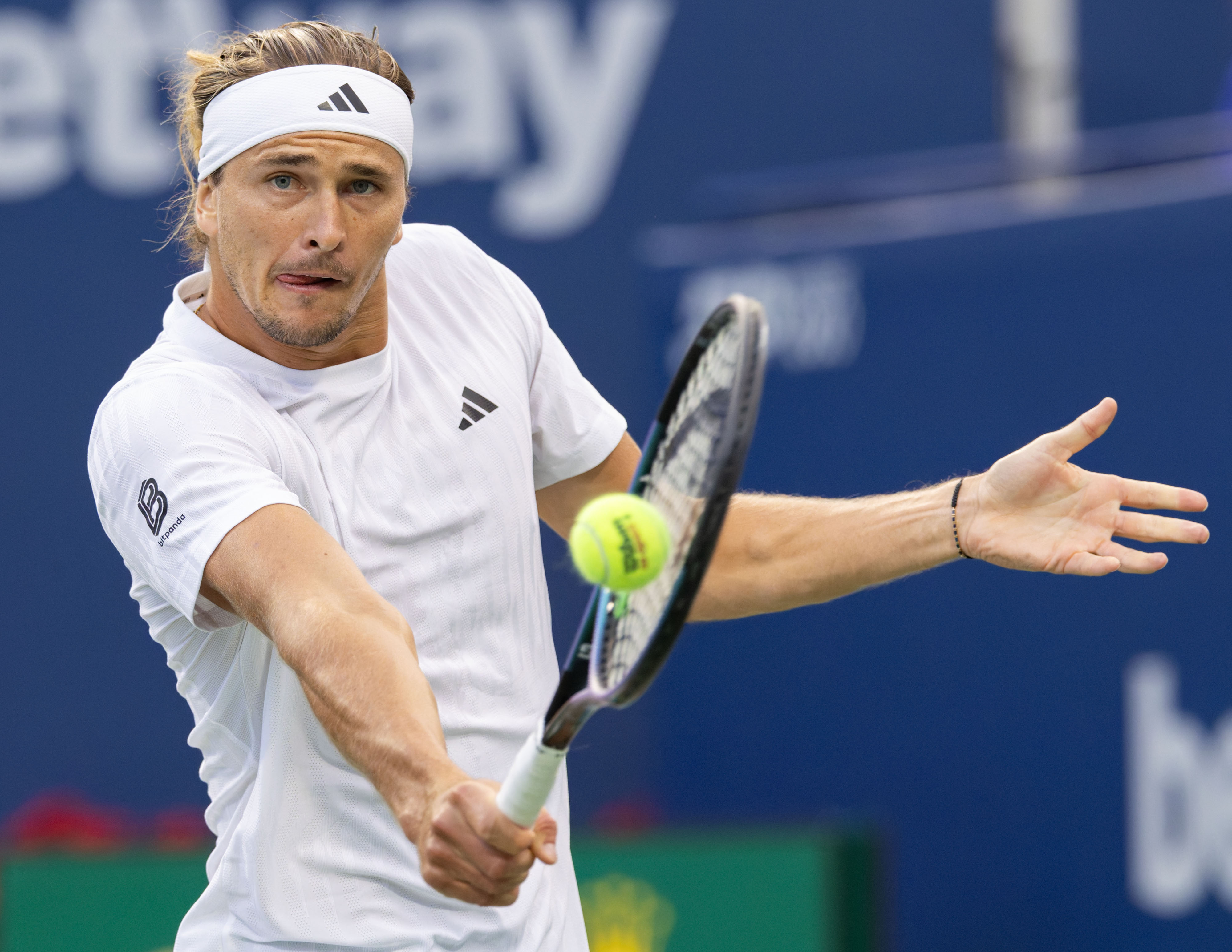 包含欧洲网球队爆冷西班牙网球队，兹维列夫统治全场的词条