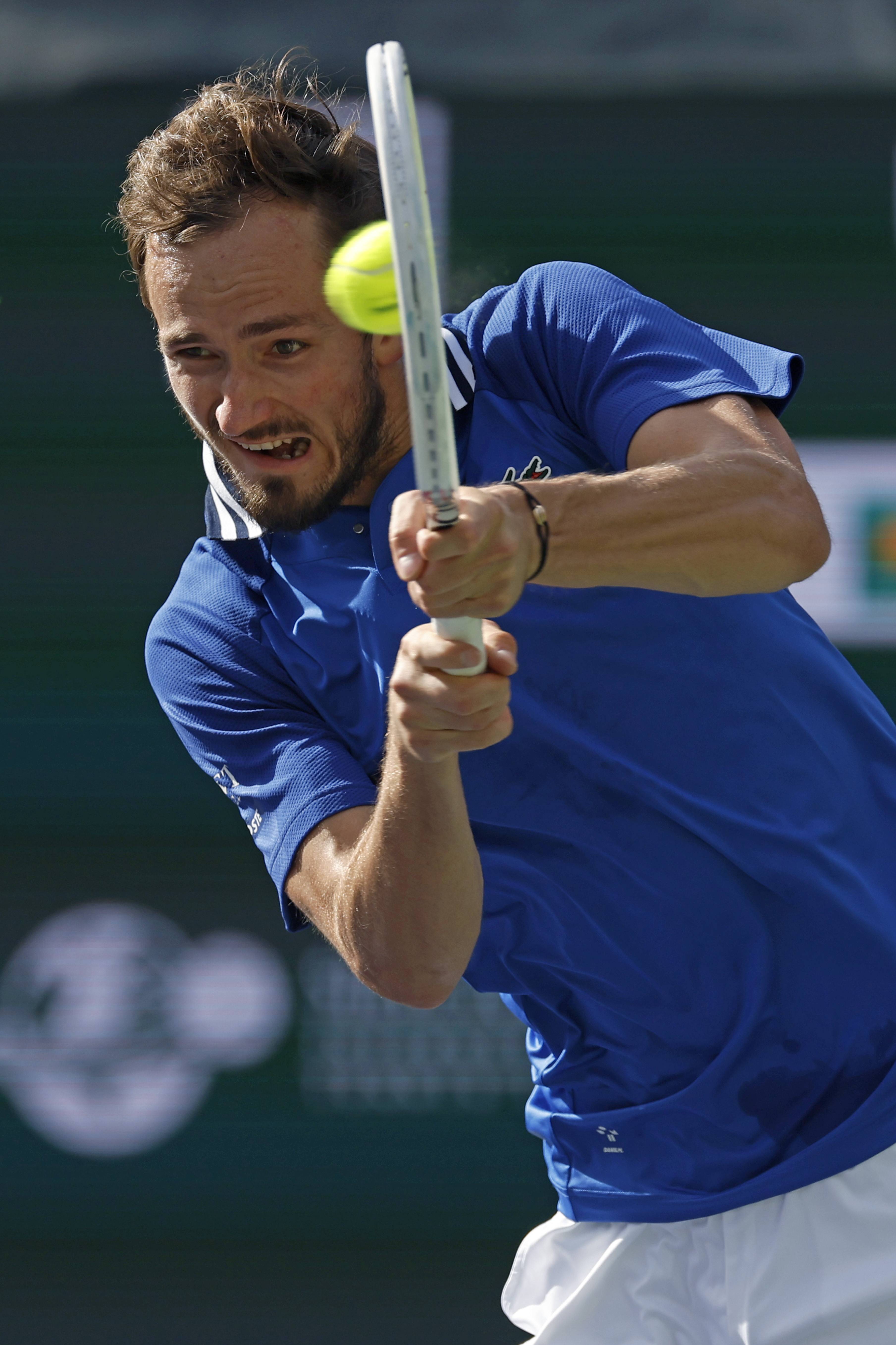 包含意大利网球队完胜世界网球队，梅德韦杰夫打破历史纪录的词条