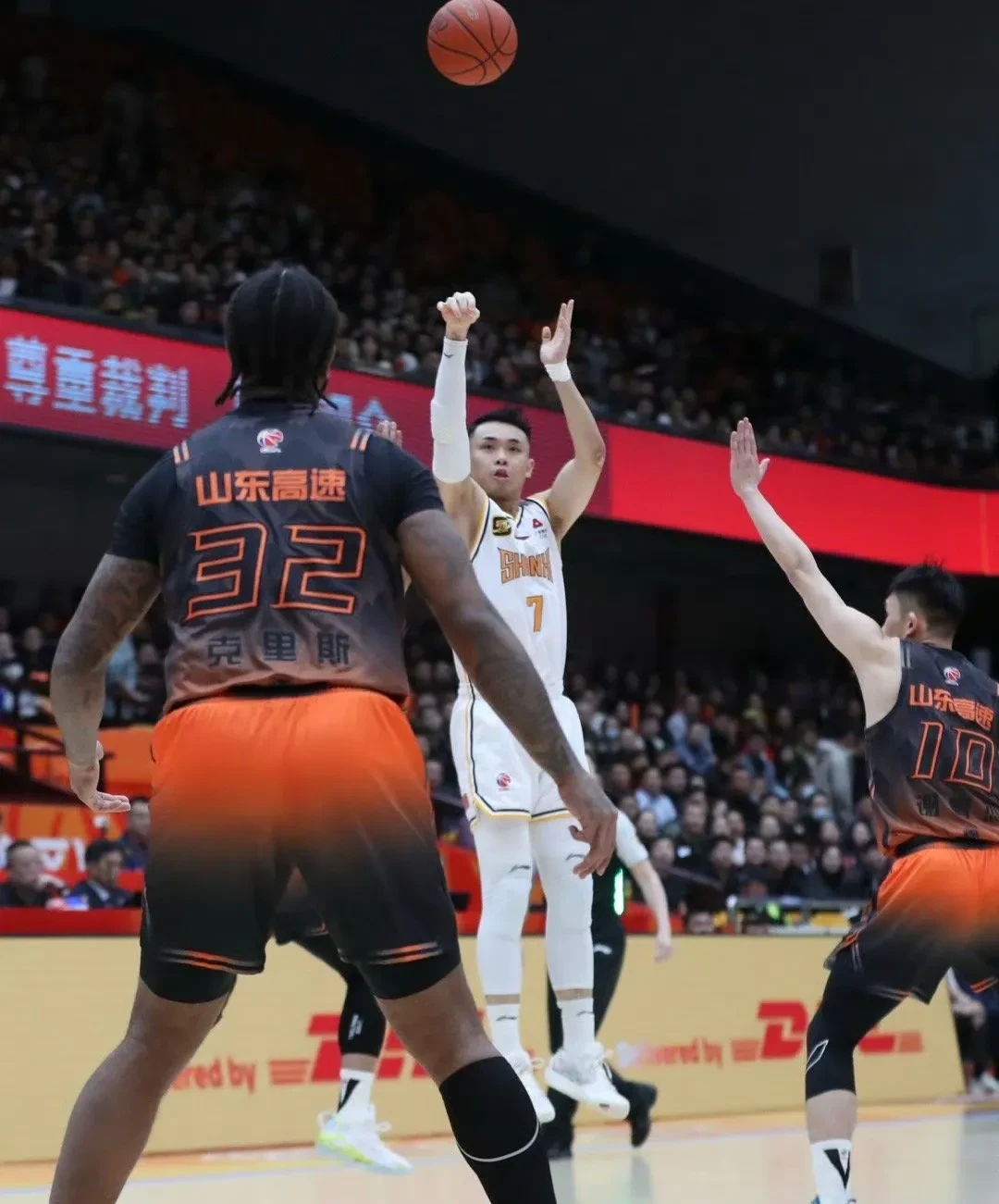 包含杜锋球队挑战新高峰，连胜增添信心的词条