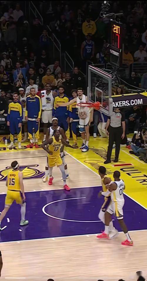 包含凯尔特人险胜掘金，恩比德统治全场的词条