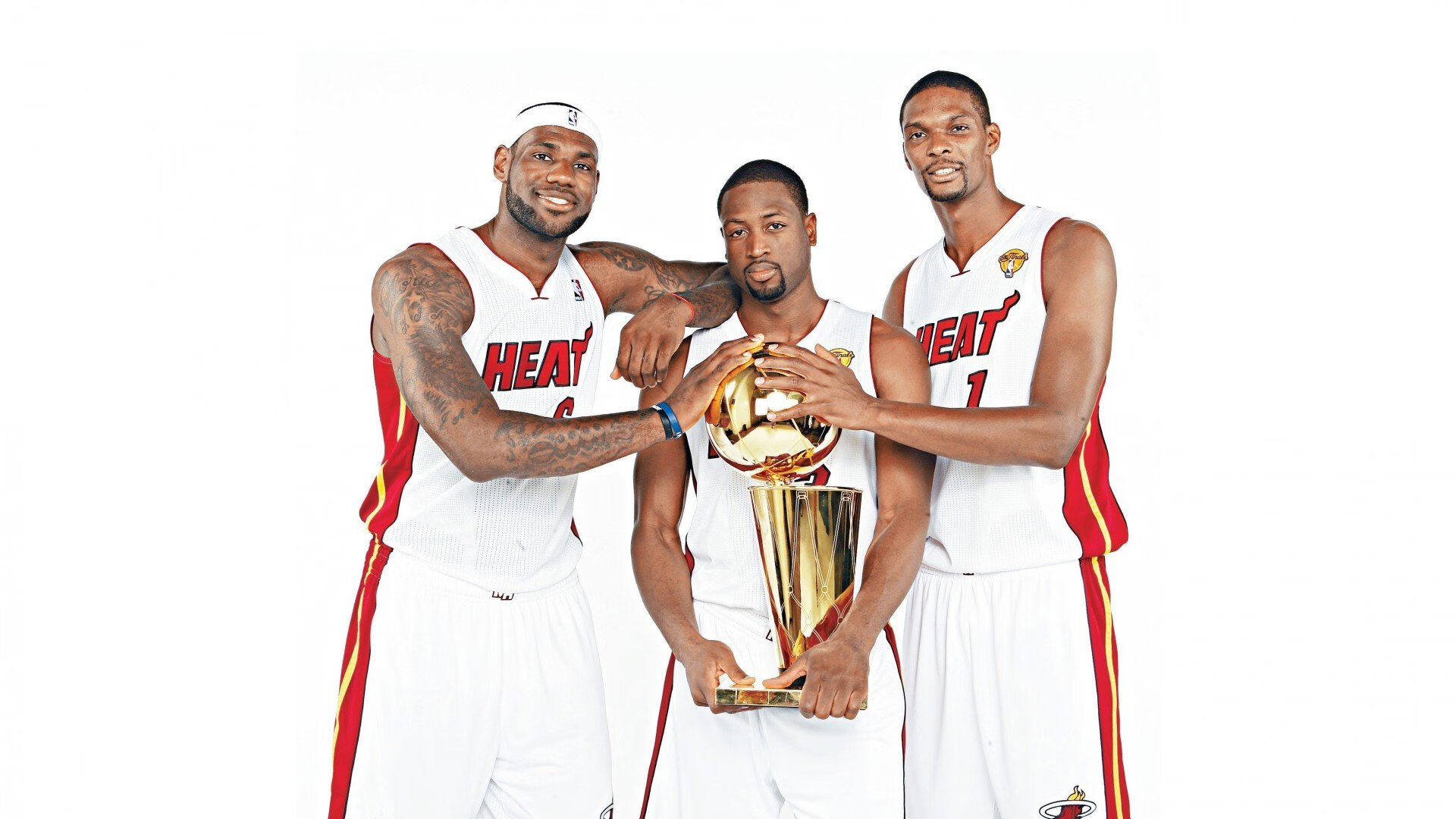 意甲焦点战之夜,伦纳德点燃赛场,当篮球巨星跨界点燃绿茵激情