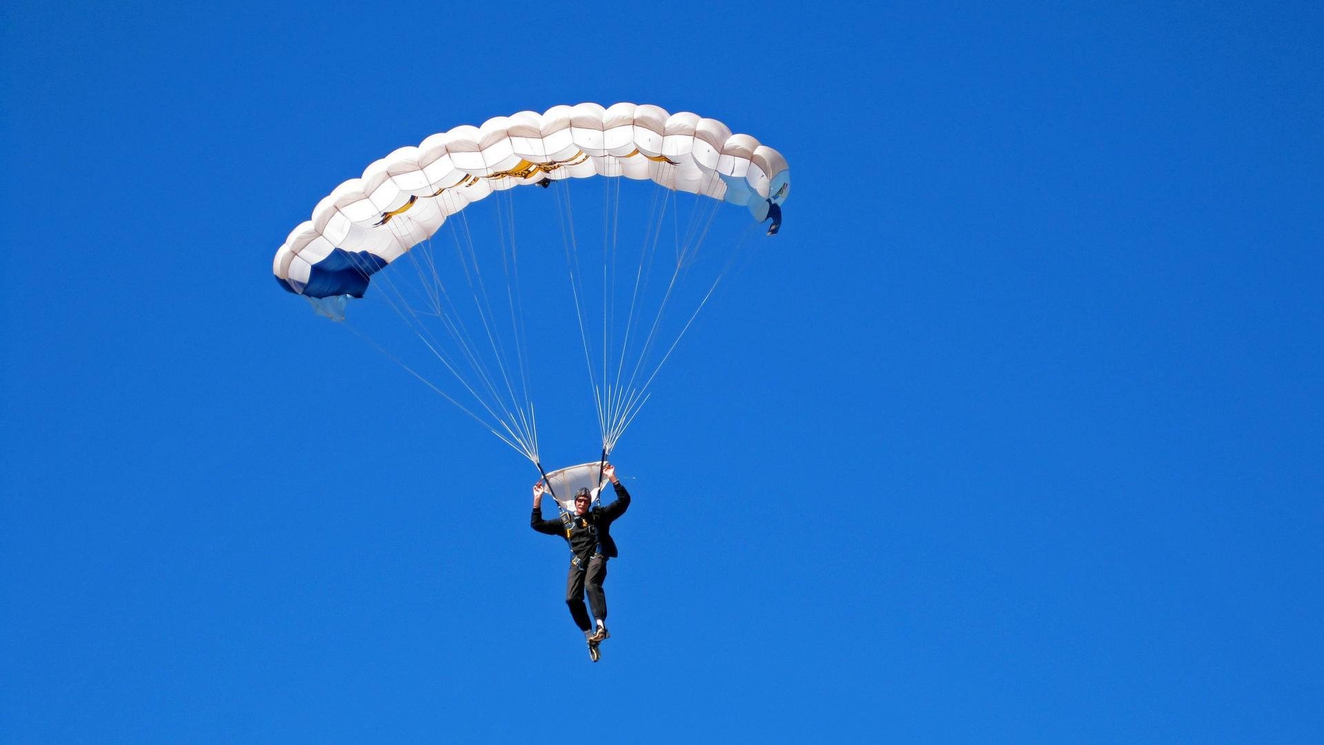 赛道上的铁壁，莱奥防守艺术锁定F1年度王冠