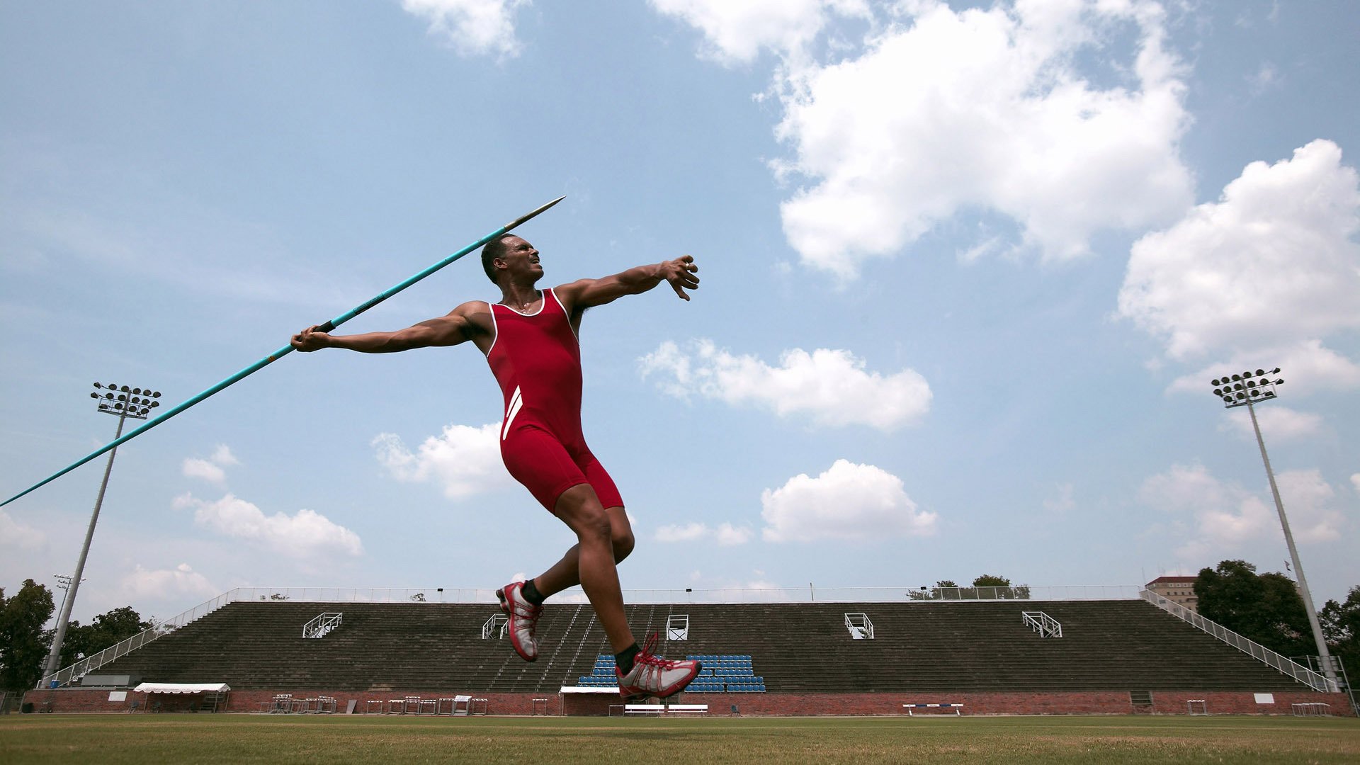 双线传奇,广东稳擒猛龙,小贾伦F1赛道超车封神