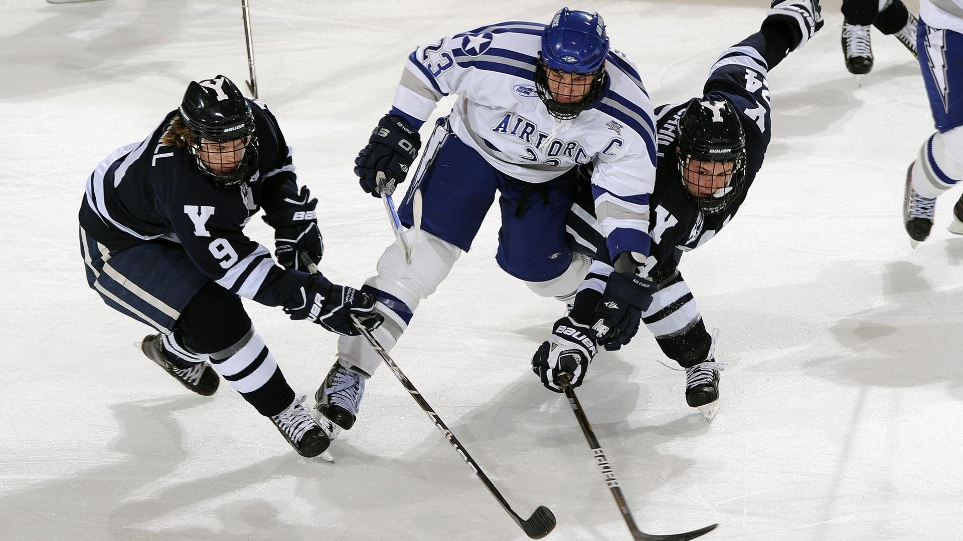 爵士以铁血防守强行终结火箭，一场定义季后赛韧性的经典战役